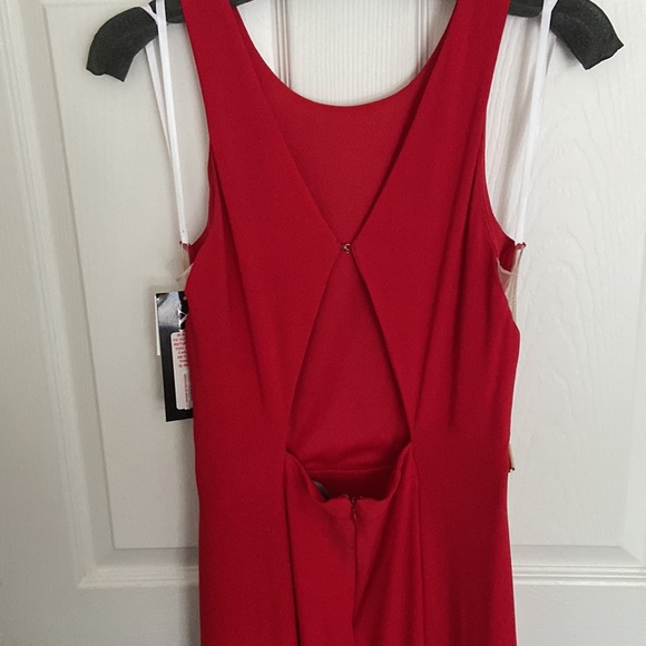 BNWT evening gown in red, size 12 - Picture 3 of 4